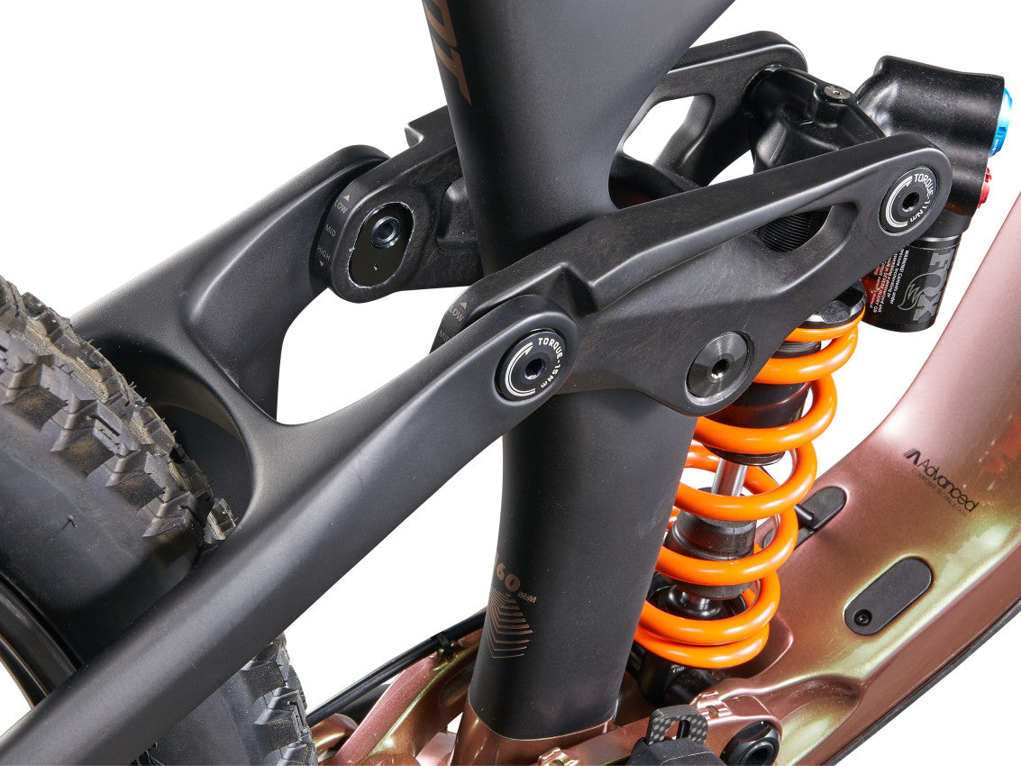 Image 13 of 17 - MY23 Reign Advanced Pro 0 Color A_Messier_Carbon_D_11-1