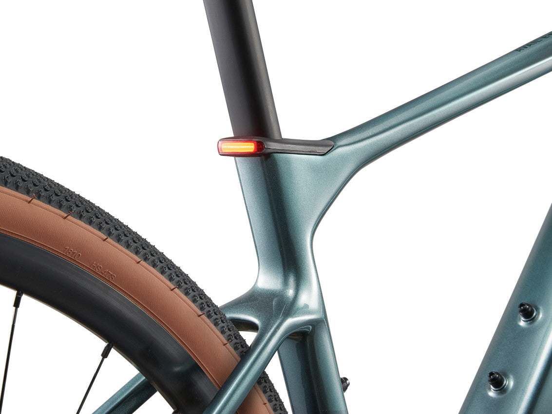 MY24 Avail Advanced E+ EL AR_Color A Silver Pine-D7