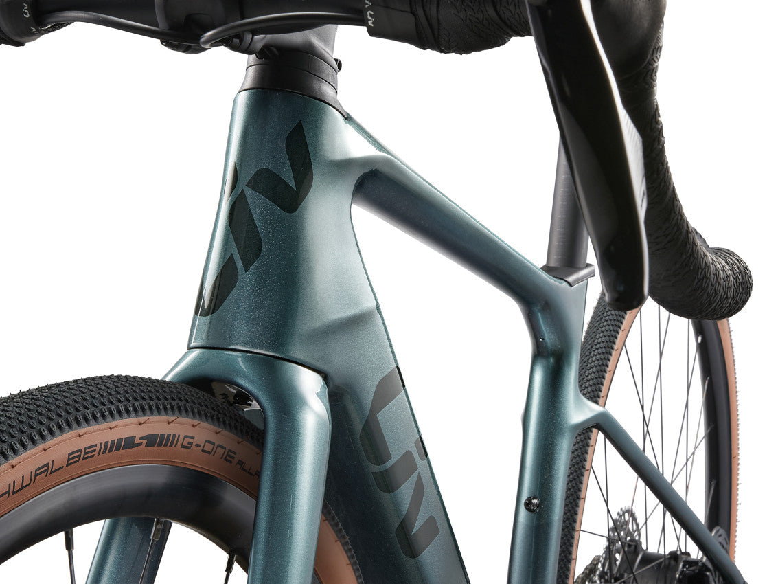 MY24 Avail Advanced E+ EL AR_Color A Silver Pine-D9