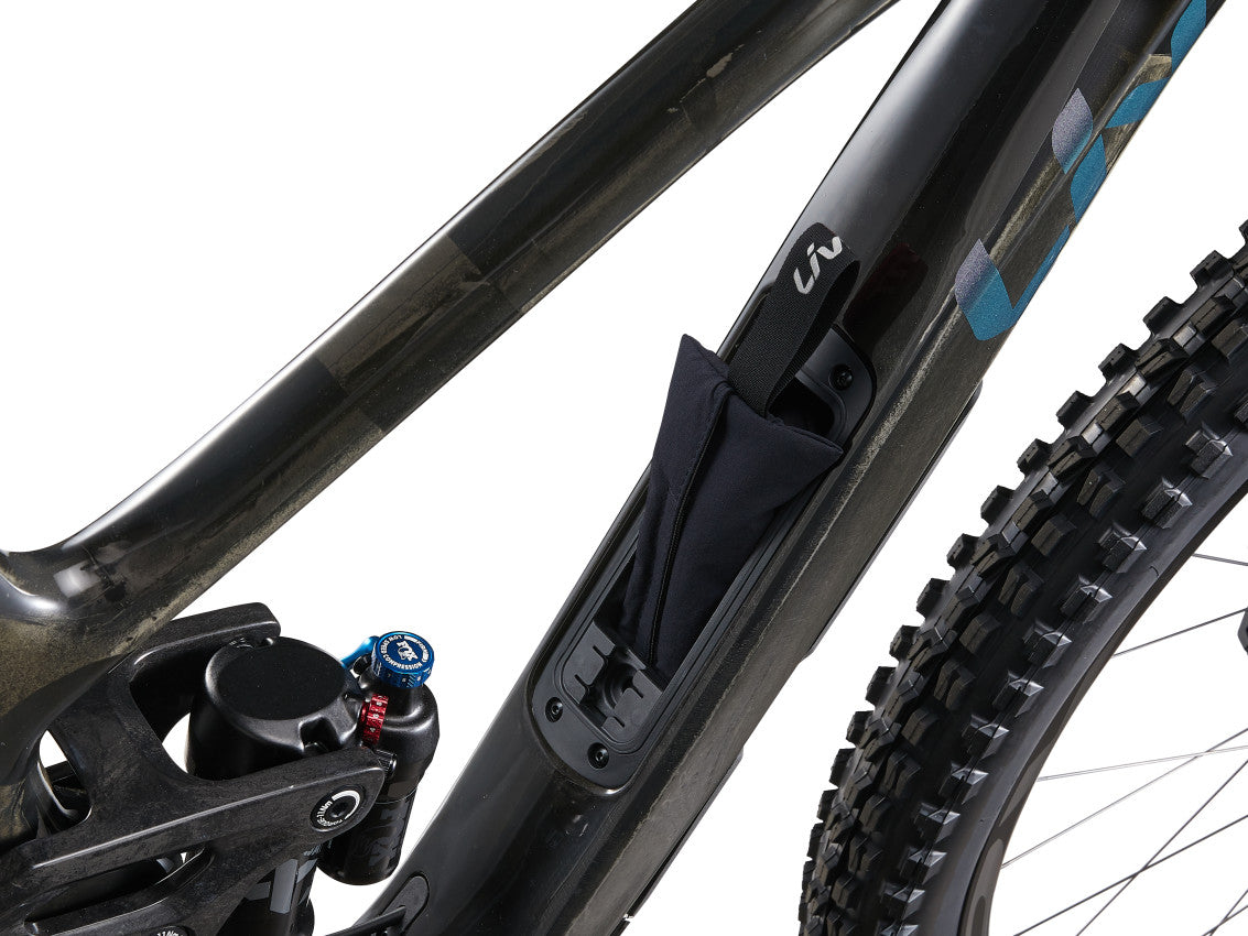 MY24 Intrigue LT Advanced 1_Color A Raw Carbon-10