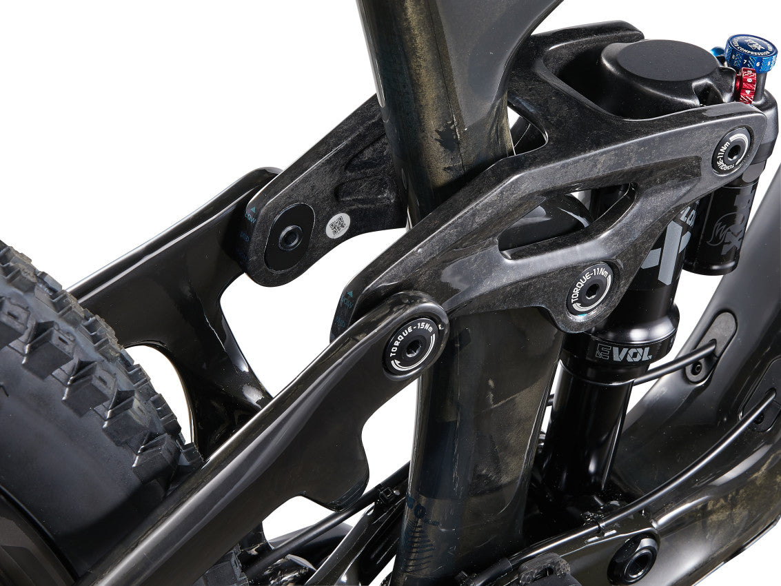 MY24 Intrigue LT Advanced 1_Color A Raw Carbon-11-2