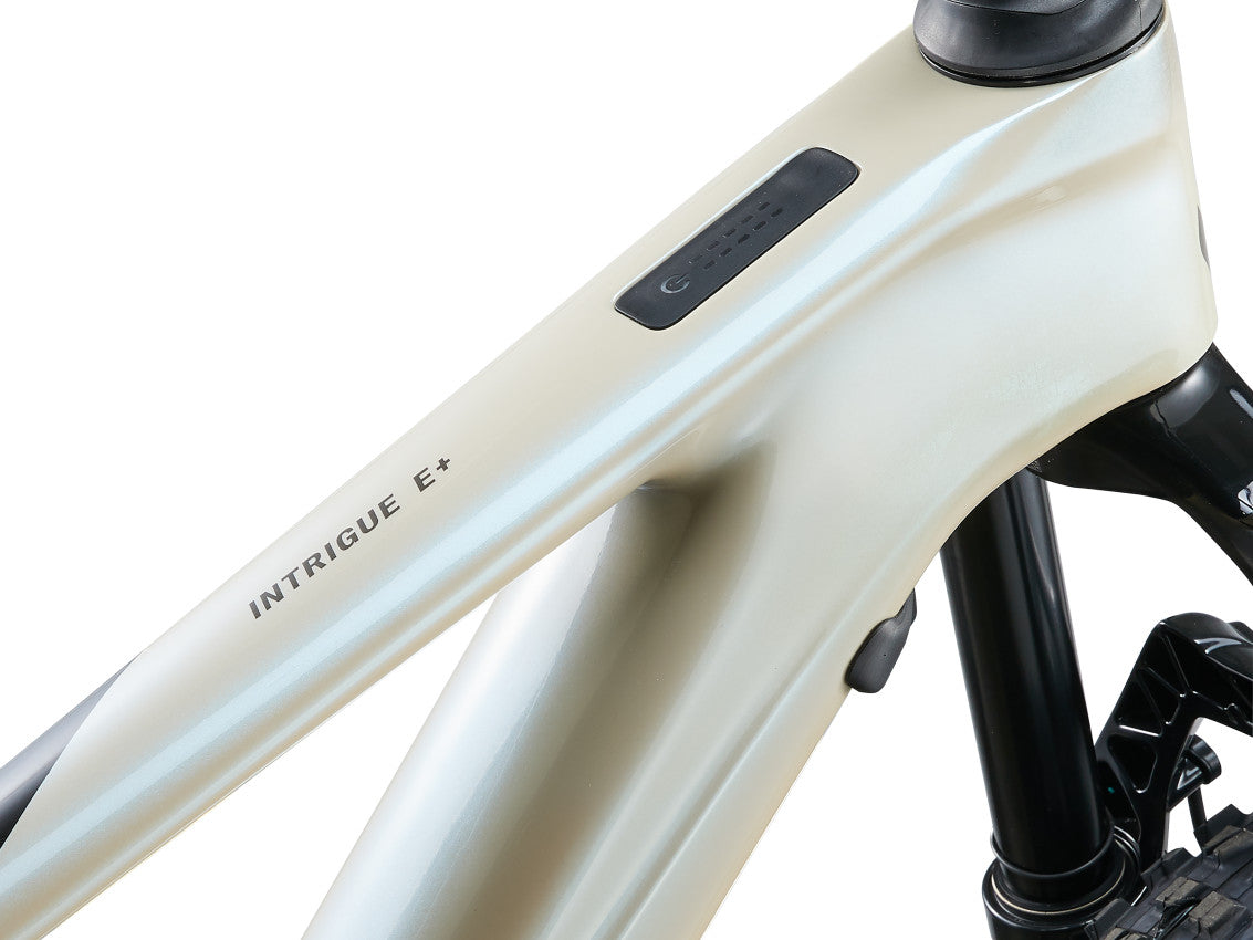 MY24 Intrigue X Advanced E+ EL 3_Color A Shoreline-D3