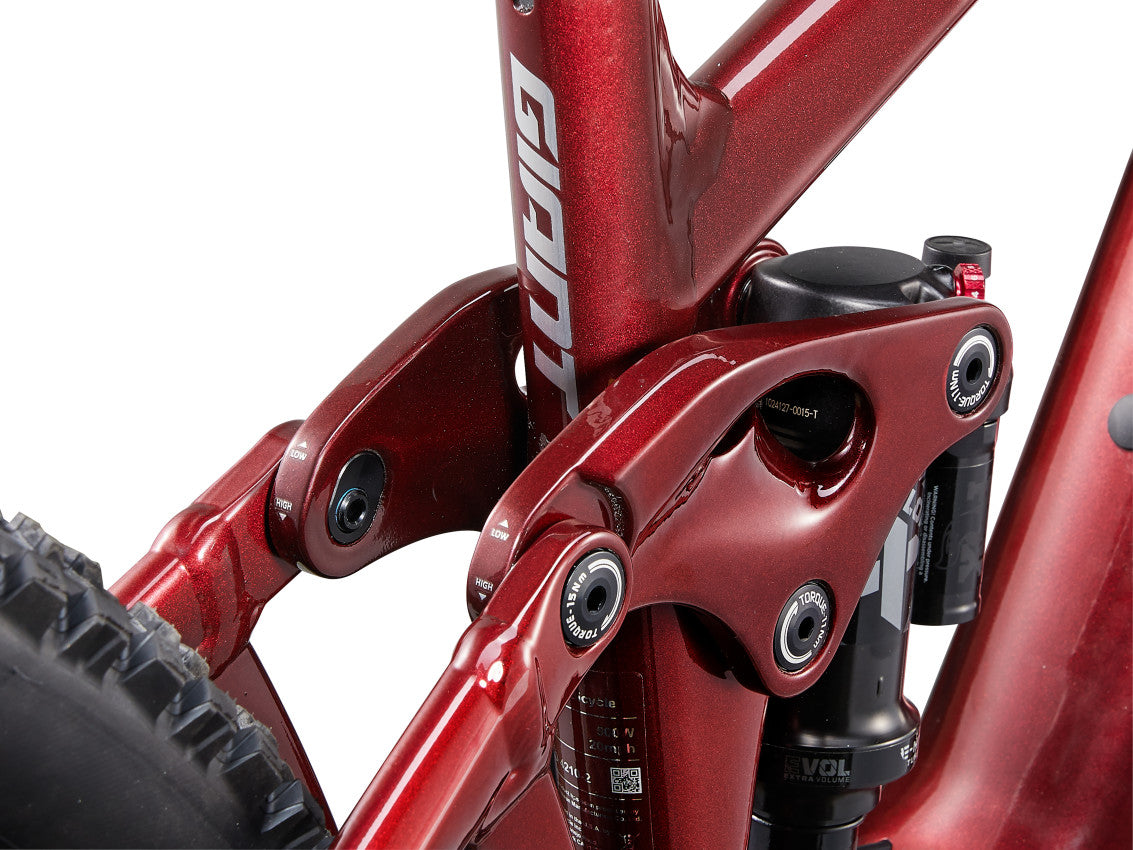 MY24 Reign E+ 2_Color A Sangria_D3