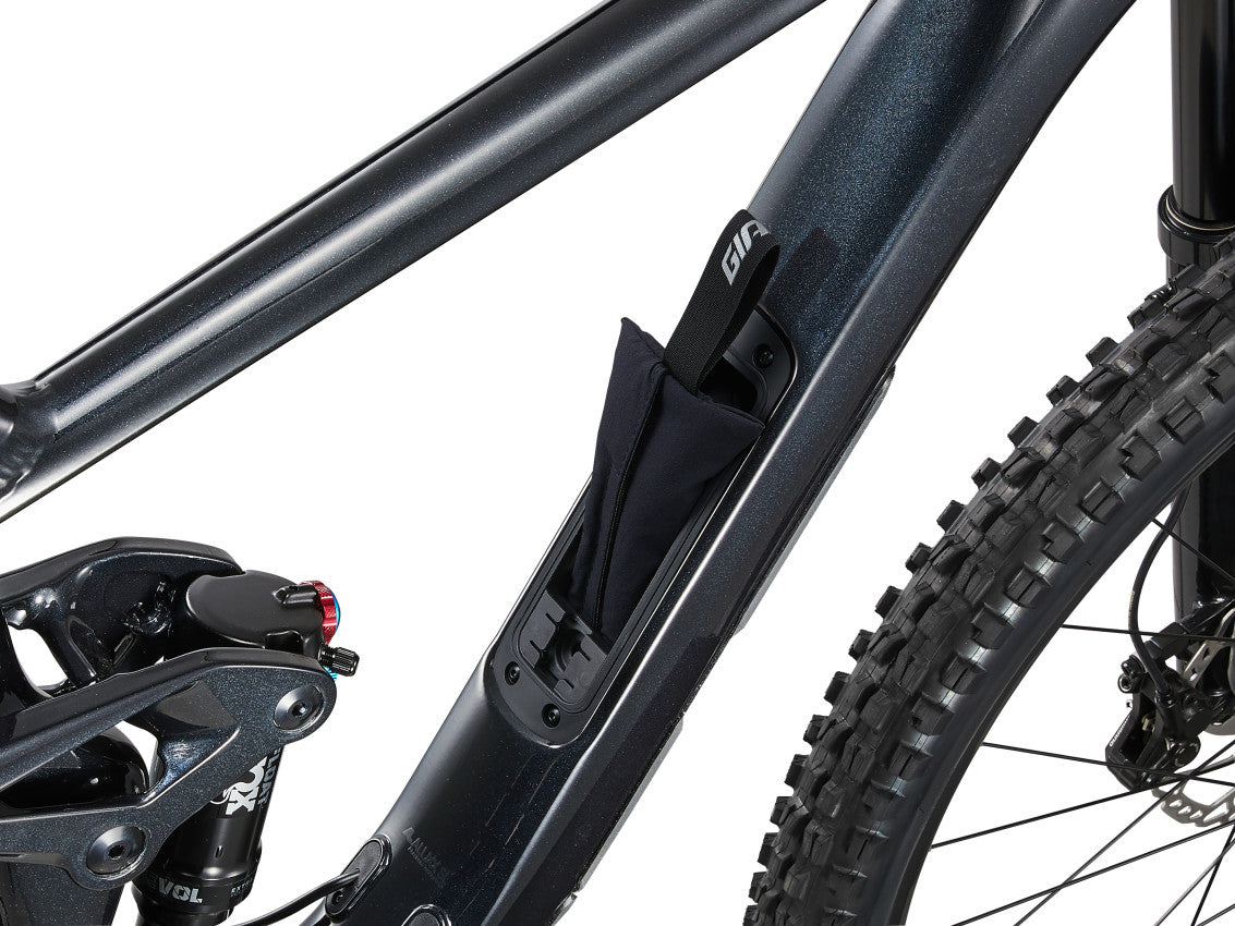 MY24 Trance X 2_Color A Metallic Black-D6