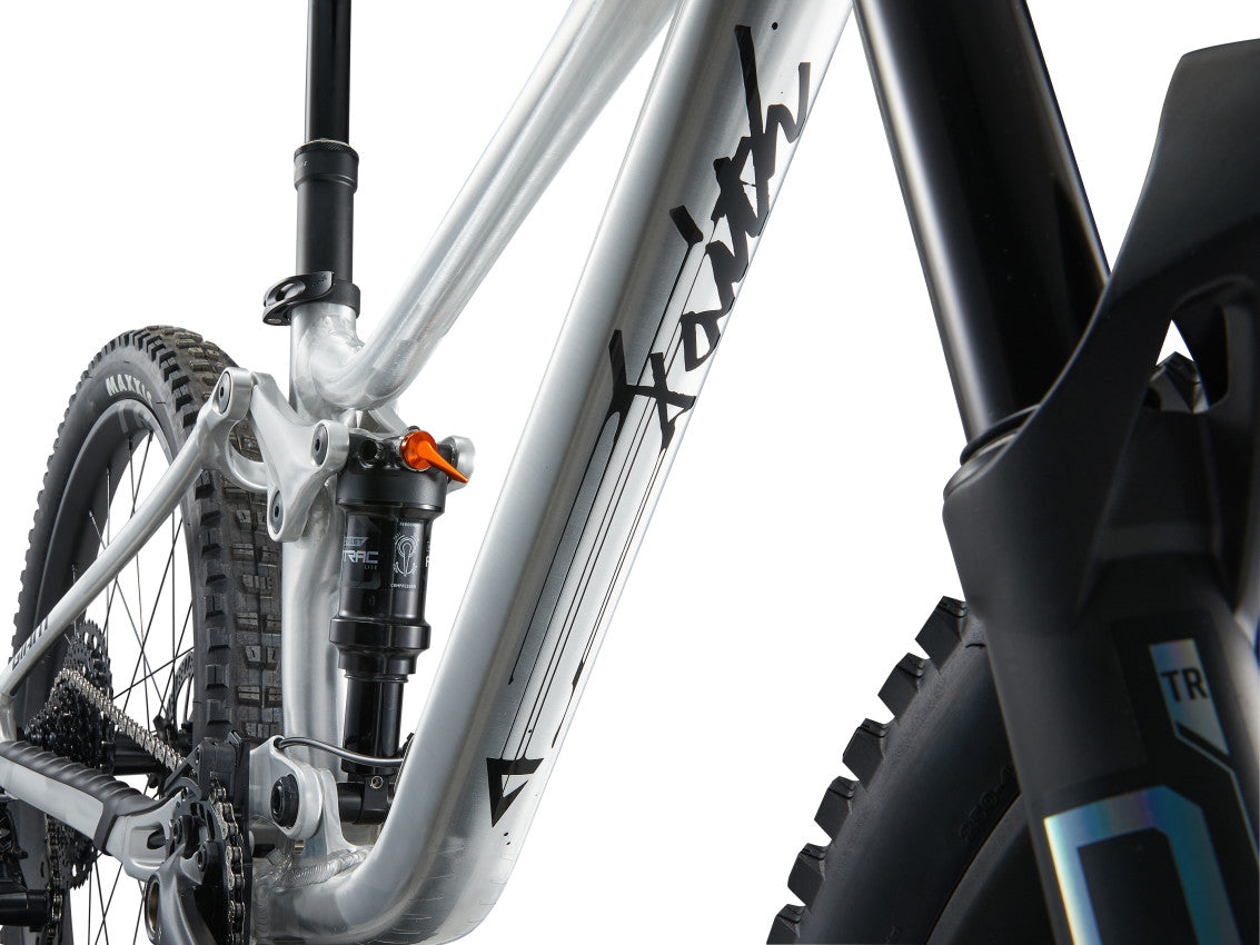 MY25 Faith 24-Giant_Color A Raw Aluminum-D7