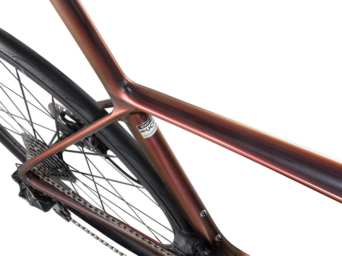 MY25 TCR Advanced SL 0-DA_Color A Black Lava-D5