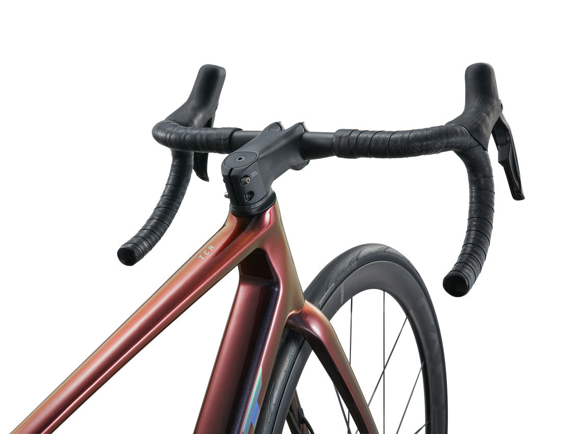 MY25 TCR Advanced SL 0-DA_Color A Black Lava-D7