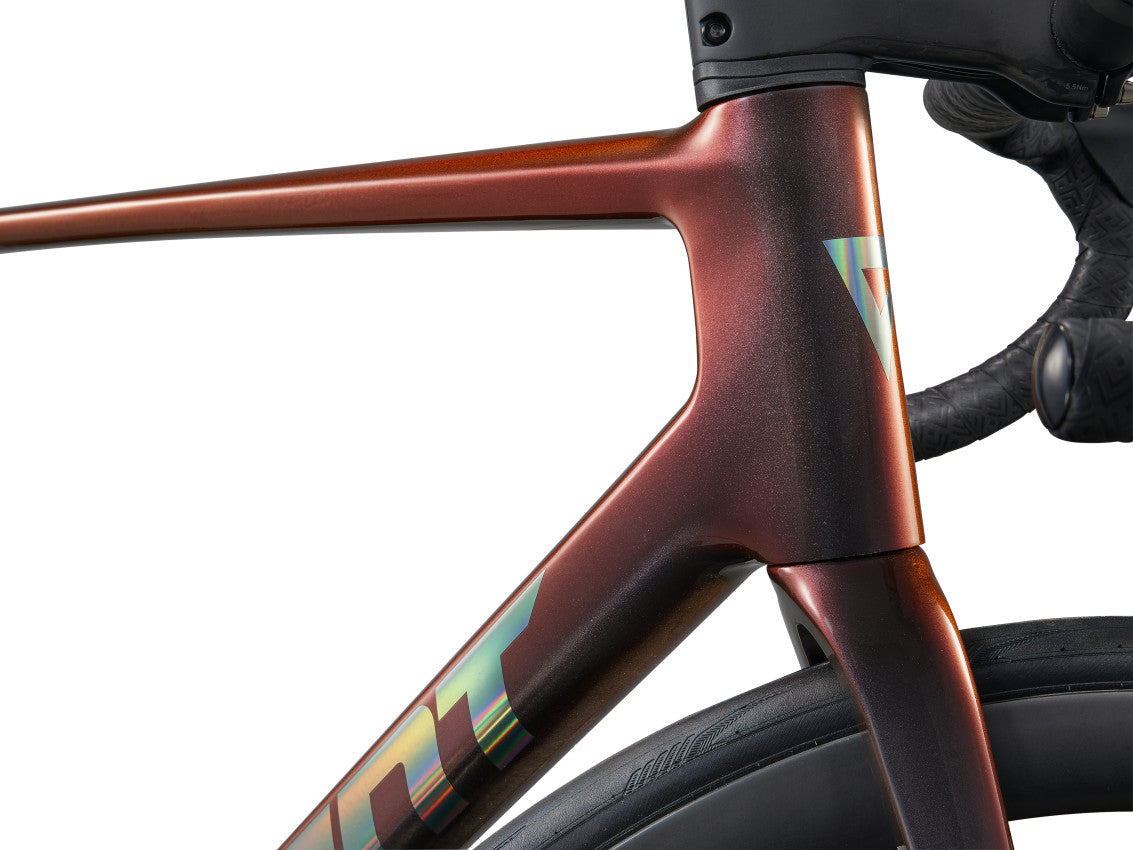 MY25 TCR Advanced SL 0-Red_Color A Black Lava-D10