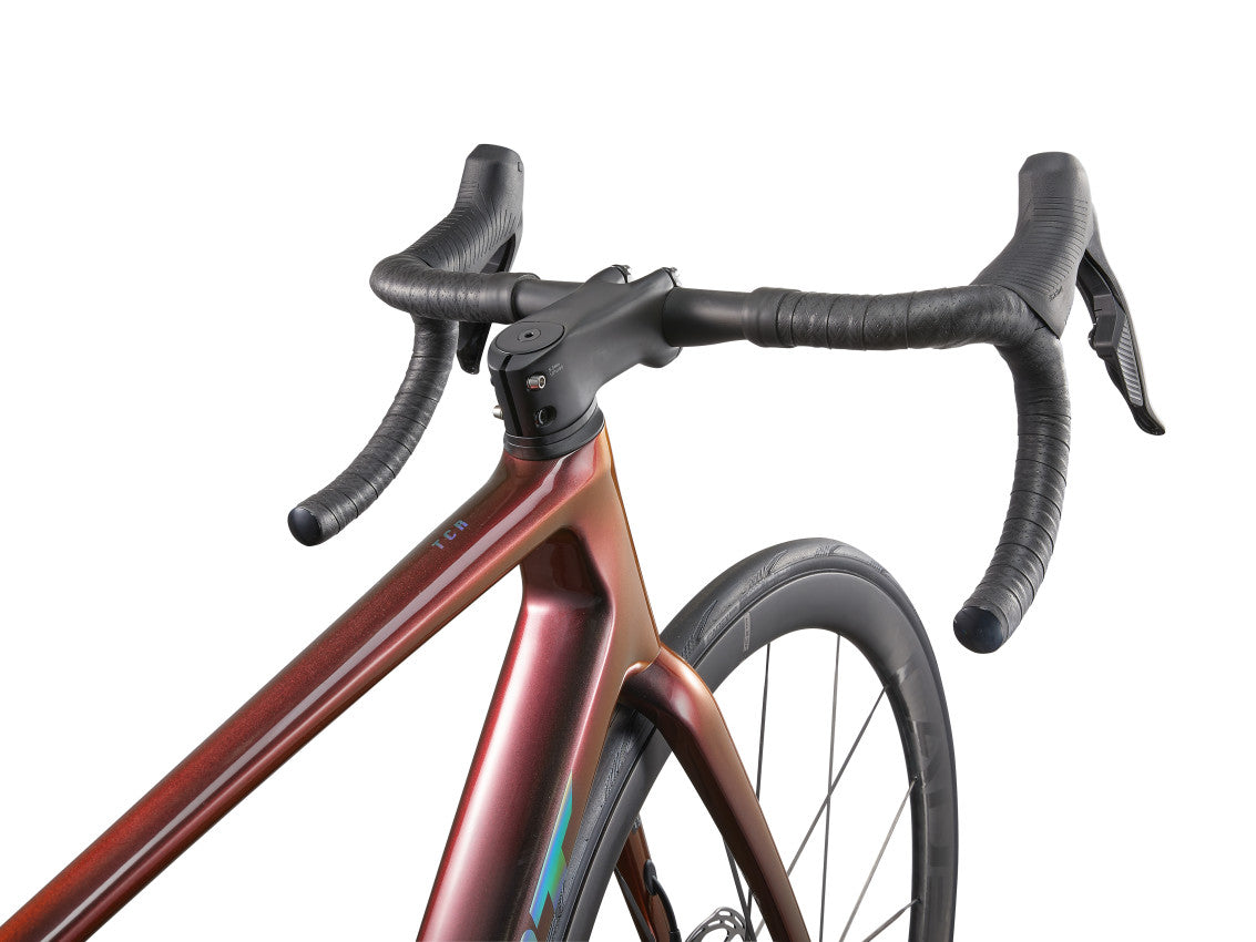 MY25 TCR Advanced SL 0-Red_Color A Black Lava-D5