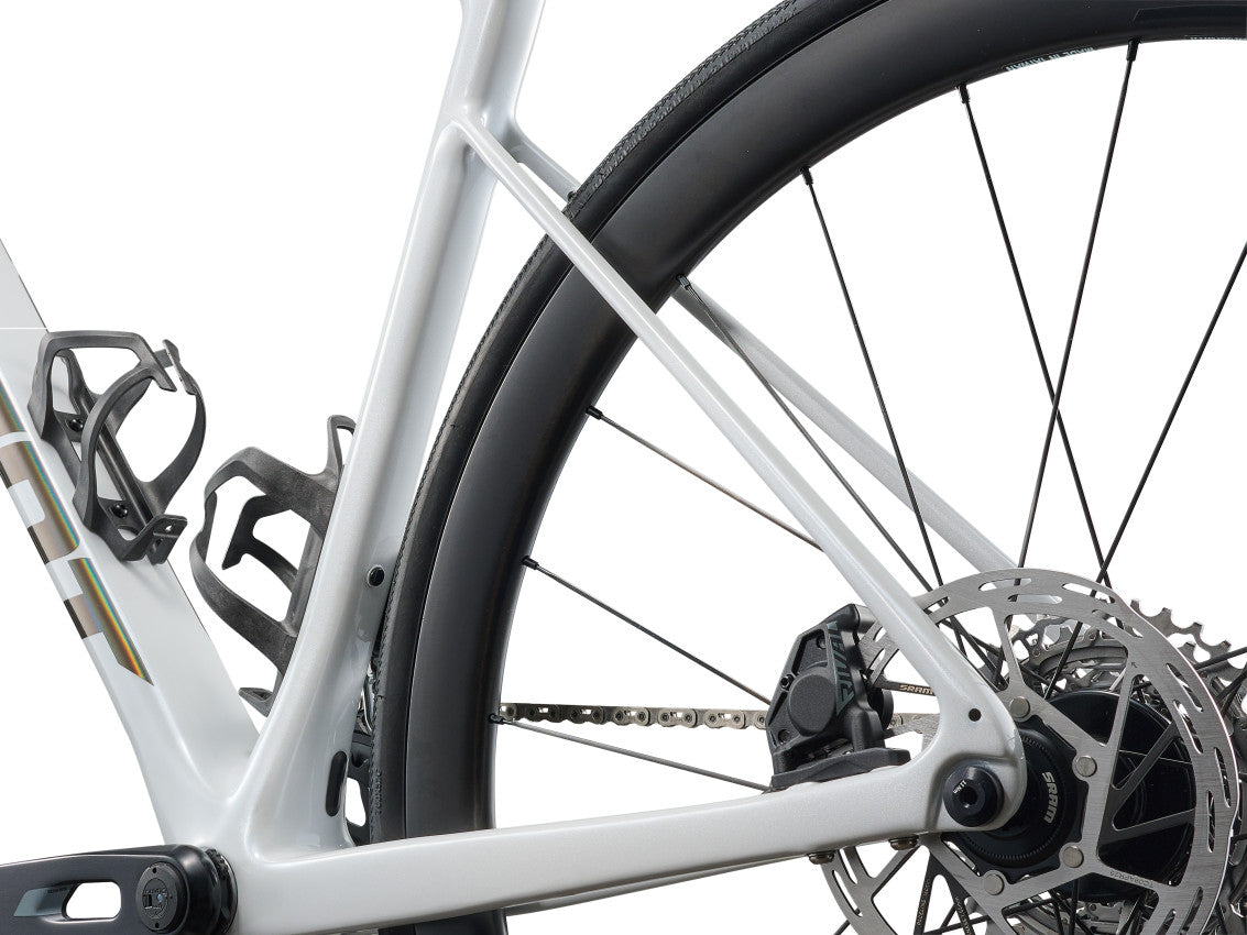 Image 4 of 8 - MY26DefyAdvancedPro1_ColorAWhite-D7