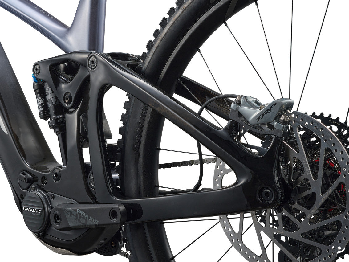 Image 4 of 11 - MY26ReignAdvancedE1_ColorAMercury_CarbonSmoke-D8