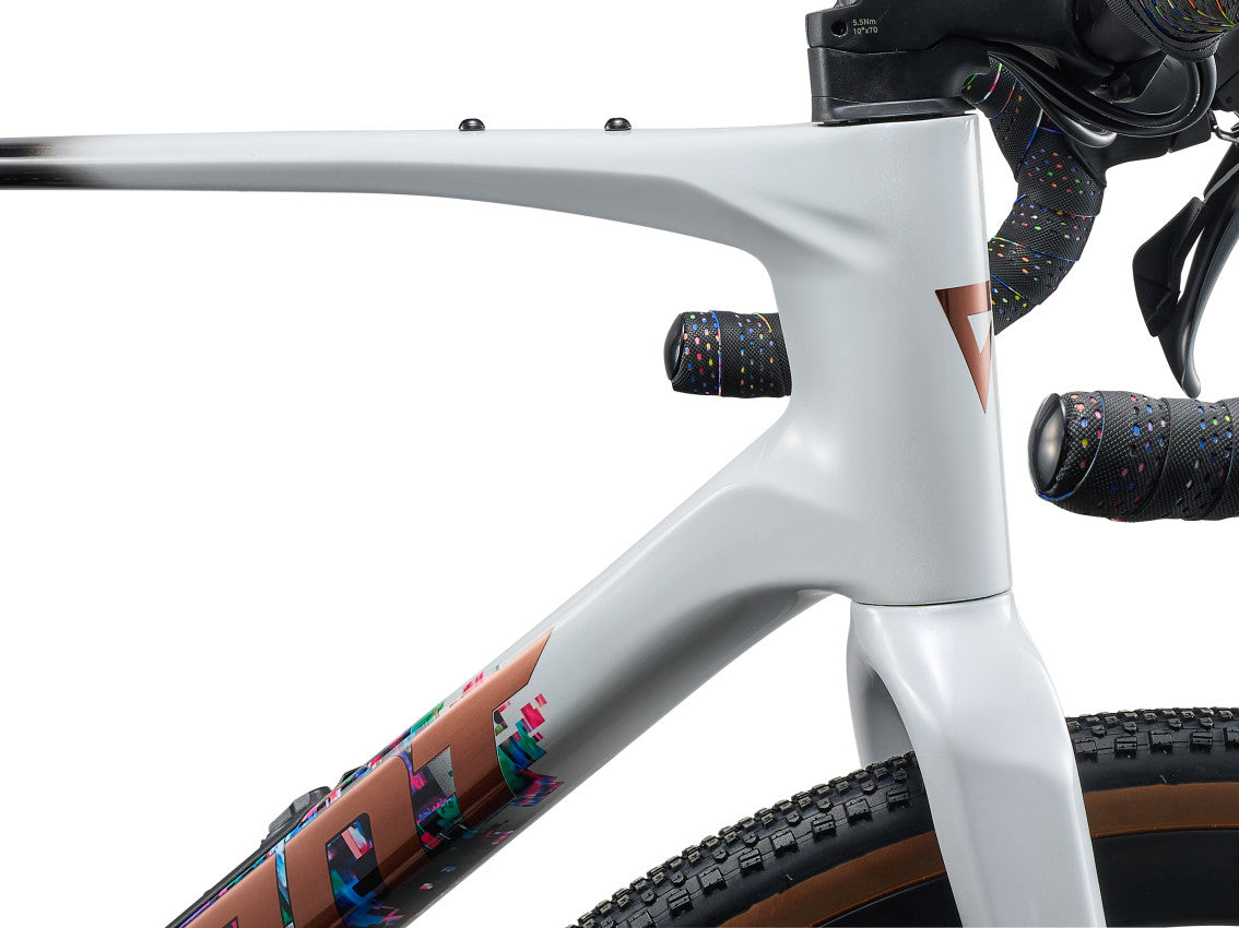 Image 9 of 13 - MY26RevoltAdvanced0-SE_ColorA-D1