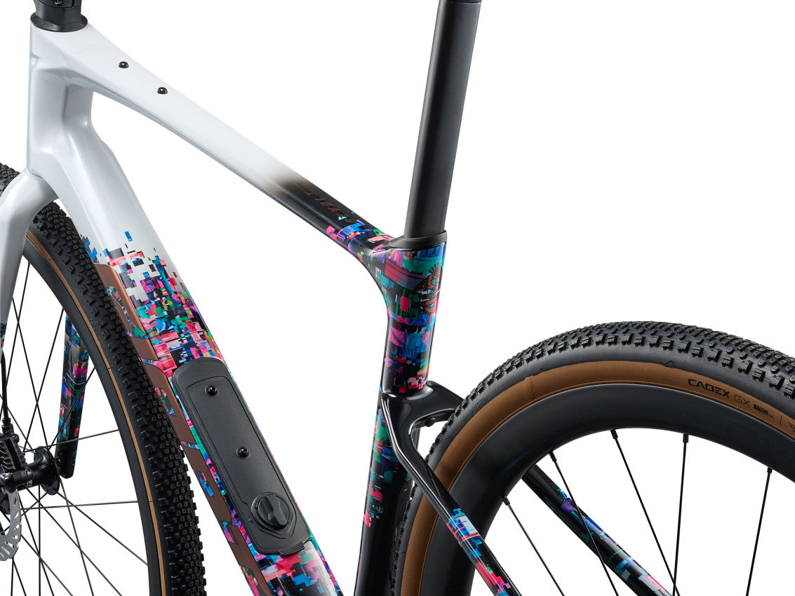 Image 6 of 13 - MY26RevoltAdvanced0-SE_ColorA-D61