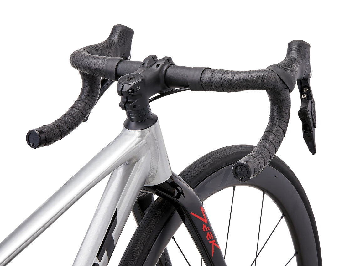 Image 9 of 25 - MY26Seek1-Giant_ColorA-D-10