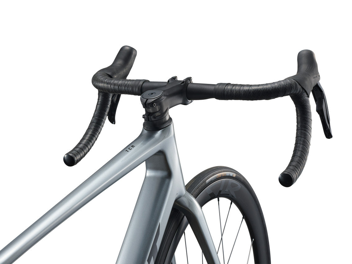 Image 5 of 6 - MY26TCRAdvancedPro1-Di2_ColorATechSilver-D2