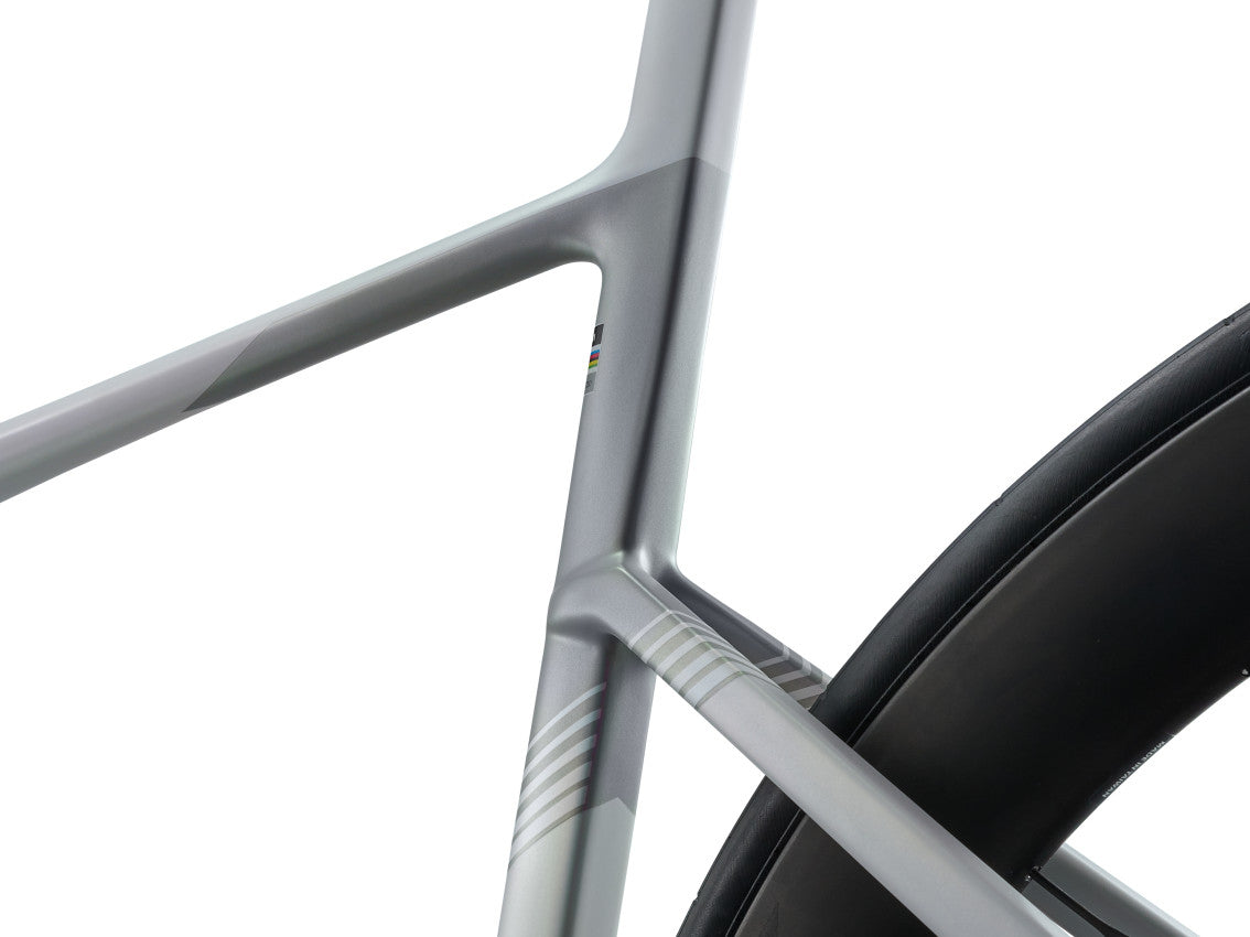 Image 6 of 12 - MY27PropelAdvancedSL0-DA_ColorAPrismPearl-D-5