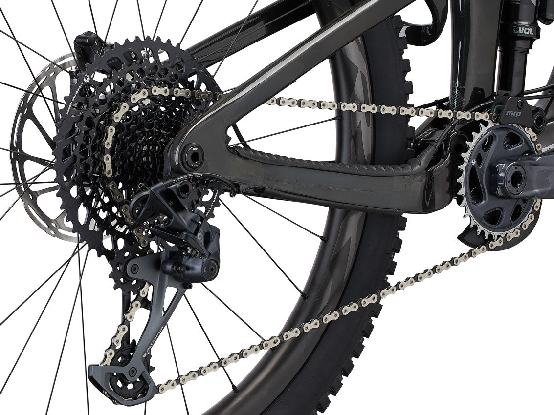 Image 8 of 10 - MY23 Intrigue LT Advanced Pro 1_Color A Raw Carbon_D_8