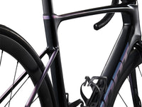  MY24 Defy Advanced Pro 0_Color A Carbon_BlueDragonfly-D3