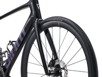 MY24 Defy Advanced Pro 0_Color A Carbon_BlueDragonfly-D6