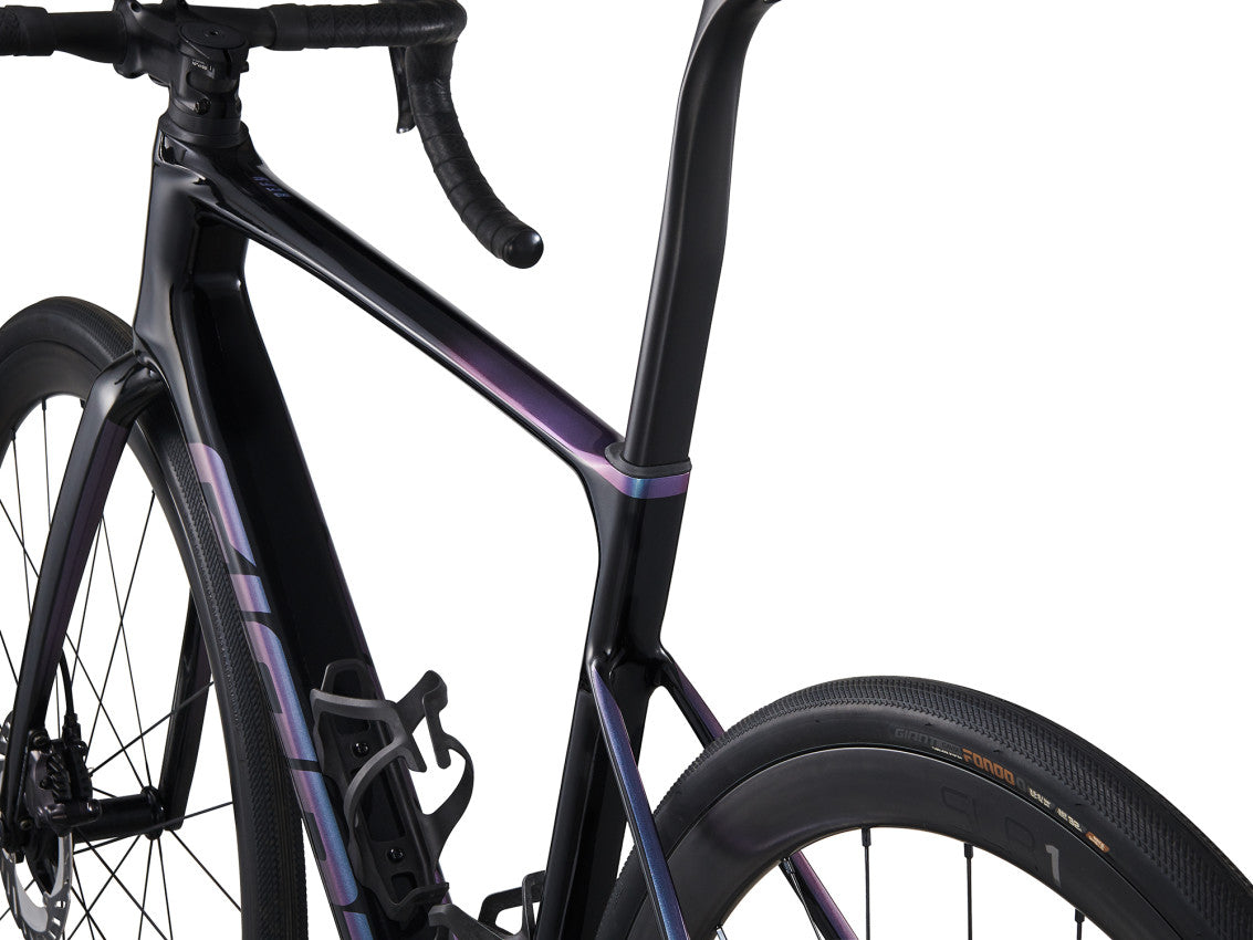  MY24 Defy Advanced Pro 0_Color A Carbon_BlueDragonfly-D8