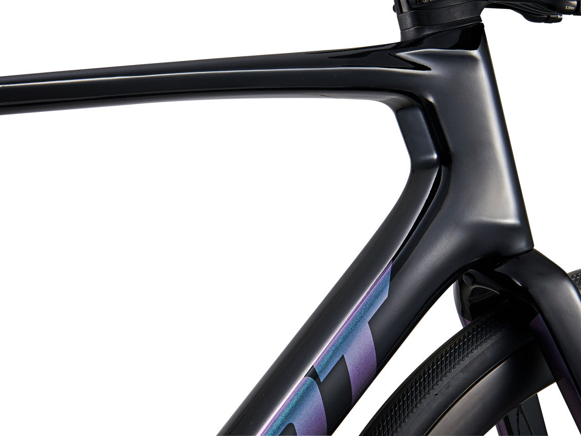  MY24 Defy Advanced Pro 0_Color A Carbon_BlueDragonfly-D9