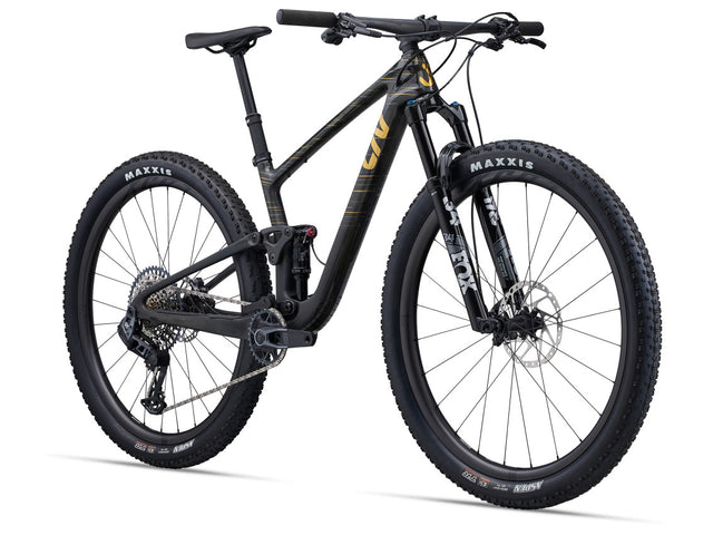  MY24 Pique Advanced 29 1_Color A Raw Carbon_Front