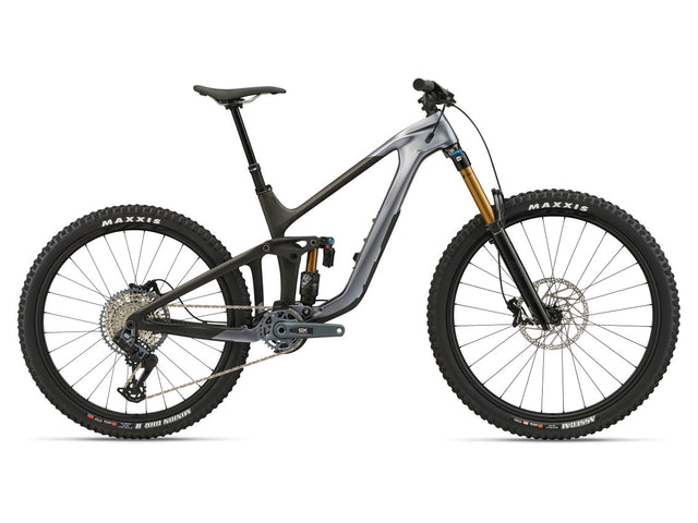 MY25 Reign Advanced 1_Color A Mercury_Raw Carbon