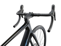  MY25 TCR Advanced 2-KOM_Color A Carbon-D2