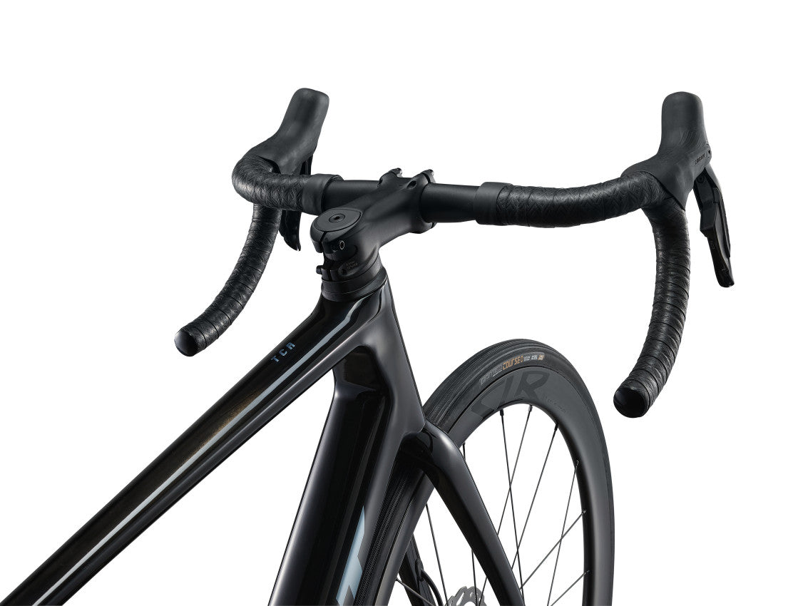  MY25 TCR Advanced Pro 1-Di2_Color A Carbon_Chrome-D1