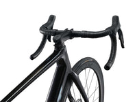  MY25 TCR Advanced Pro 1-Di2_Color A Carbon_Chrome-D1
