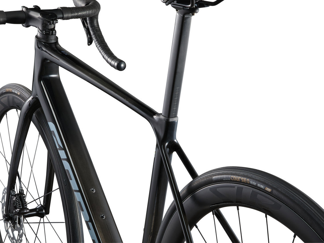  MY25 TCR Advanced Pro 1-Di2_Color A Carbon_Chrome-D9