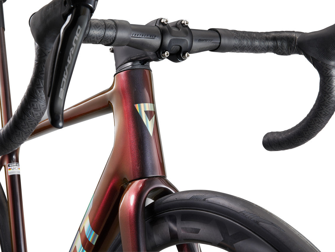  MY25 TCR Advanced SL 0-DA_Color A Black Lava M_2