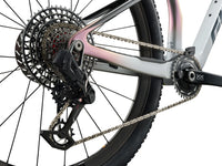 Image 4 of 10 - MY26AnthemAdvancedSLSE_ColorAWhite_Carbon-D4