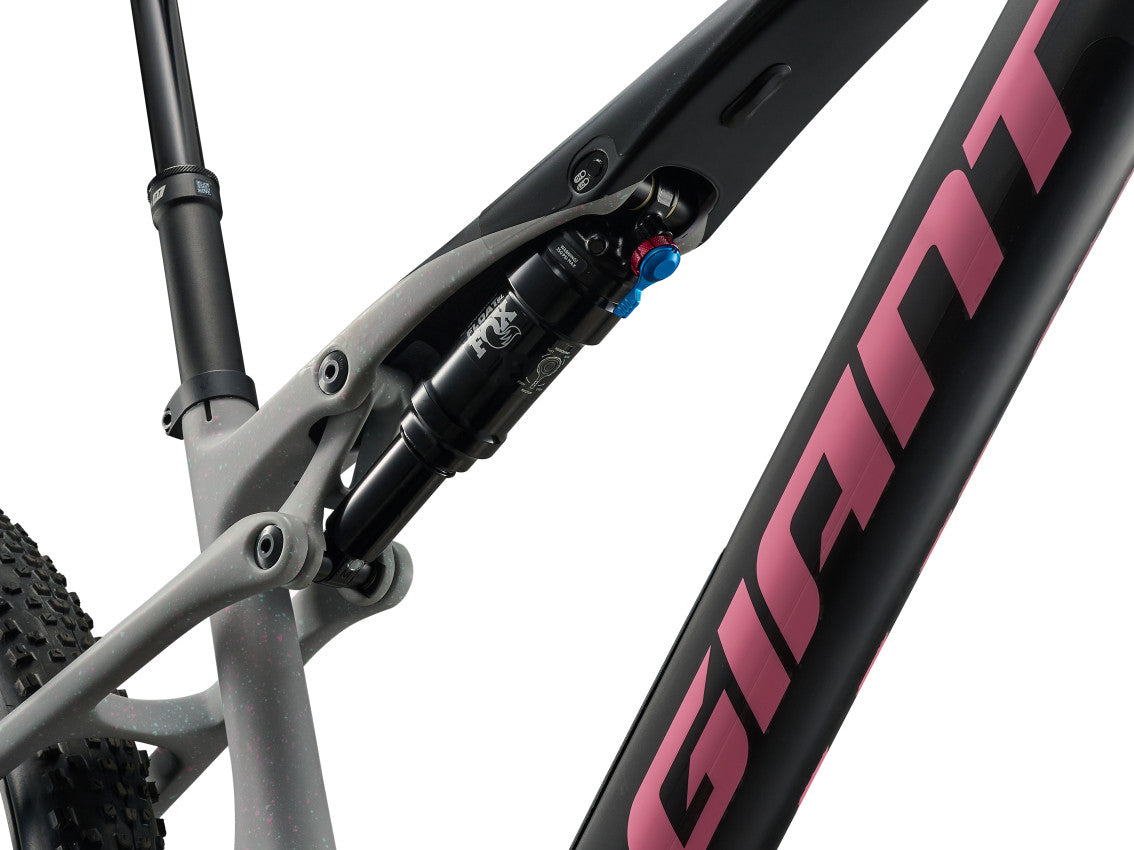 Image 5 of 8 - MY26AnthemXAdvancedSL3_ColorARawCarbon-D1