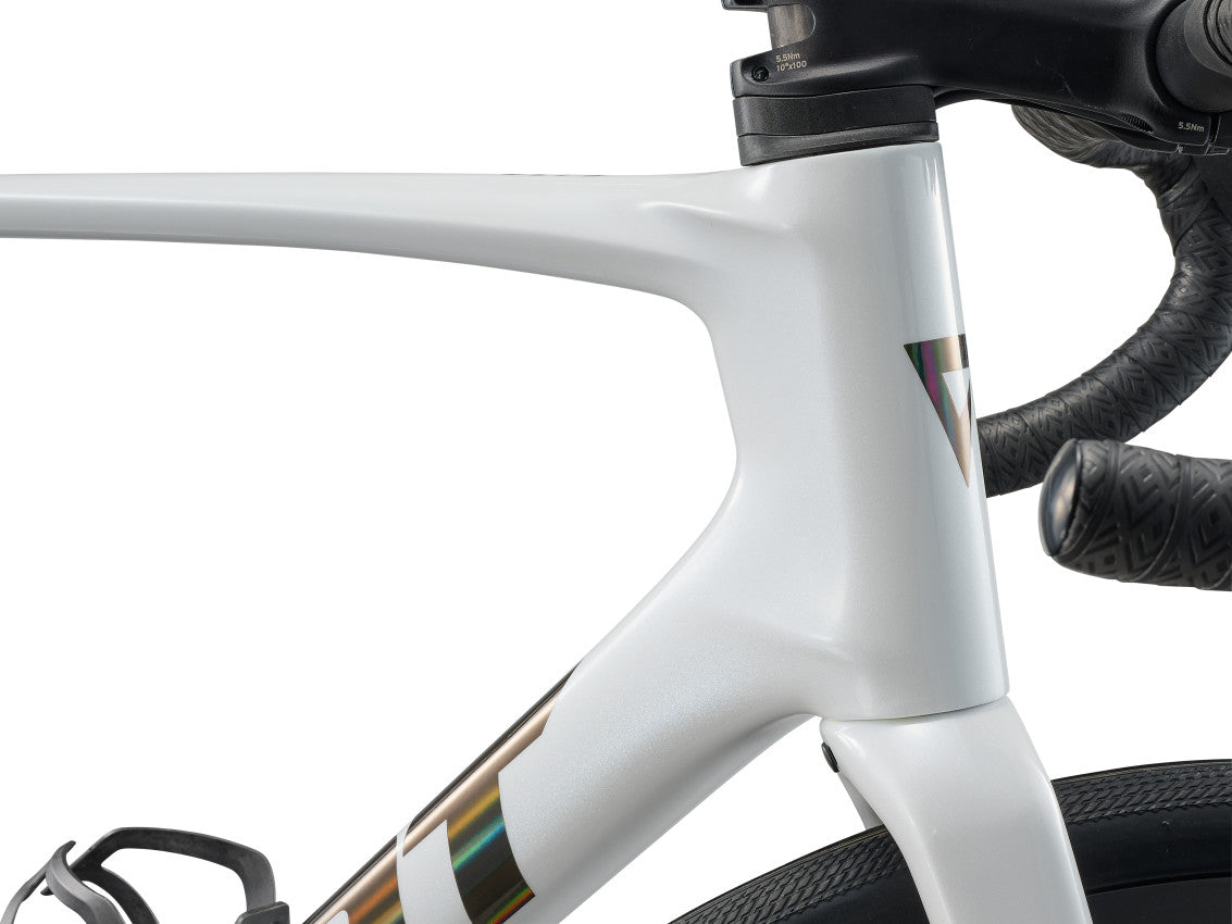 Image 7 of 8 - MY26DefyAdvancedPro1_ColorAWhite-D1