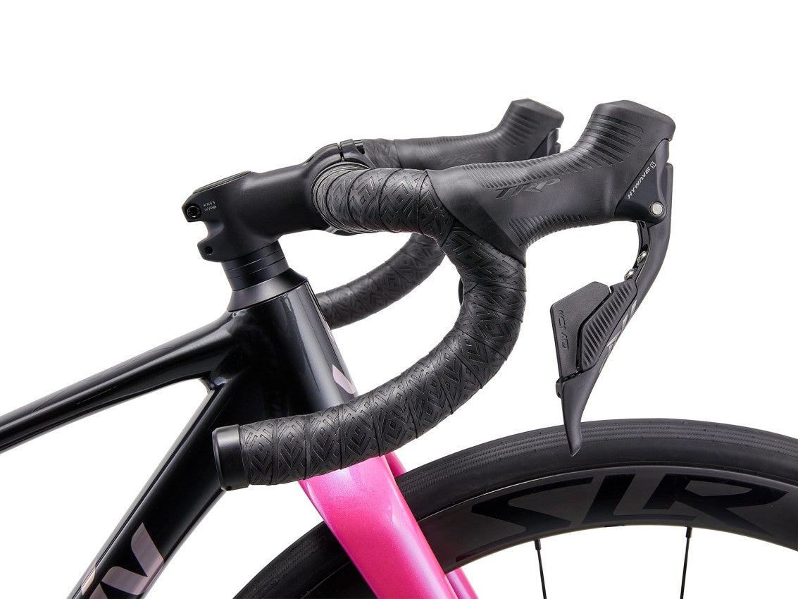 Image 4 of 10 - MY26LivSeek1_BlackChrome-Brakes