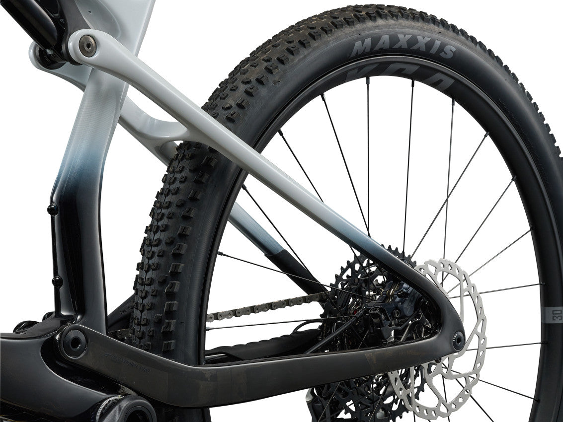 Image 4 of 8 - MY26PiqueXAdvancedSL2_ColorA-D5