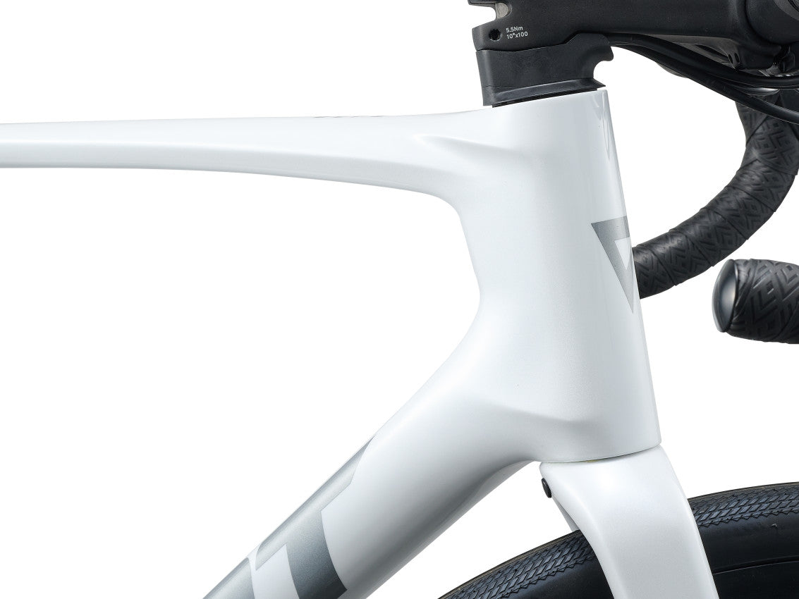 Image 5 of 6 - MY27DefyAdvanced2_ColorAPearlWhite-D1