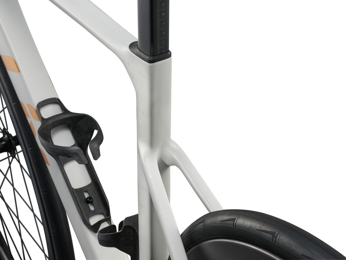 Image 3 of 6 - MY27EnviLivAdvanced1_ColorANullWhite-D2