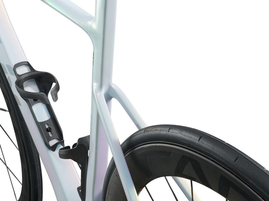 Image 8 of 12 - MY27EnviLivAdvancedSL0-Red_ColorAPrismPearl-D-3