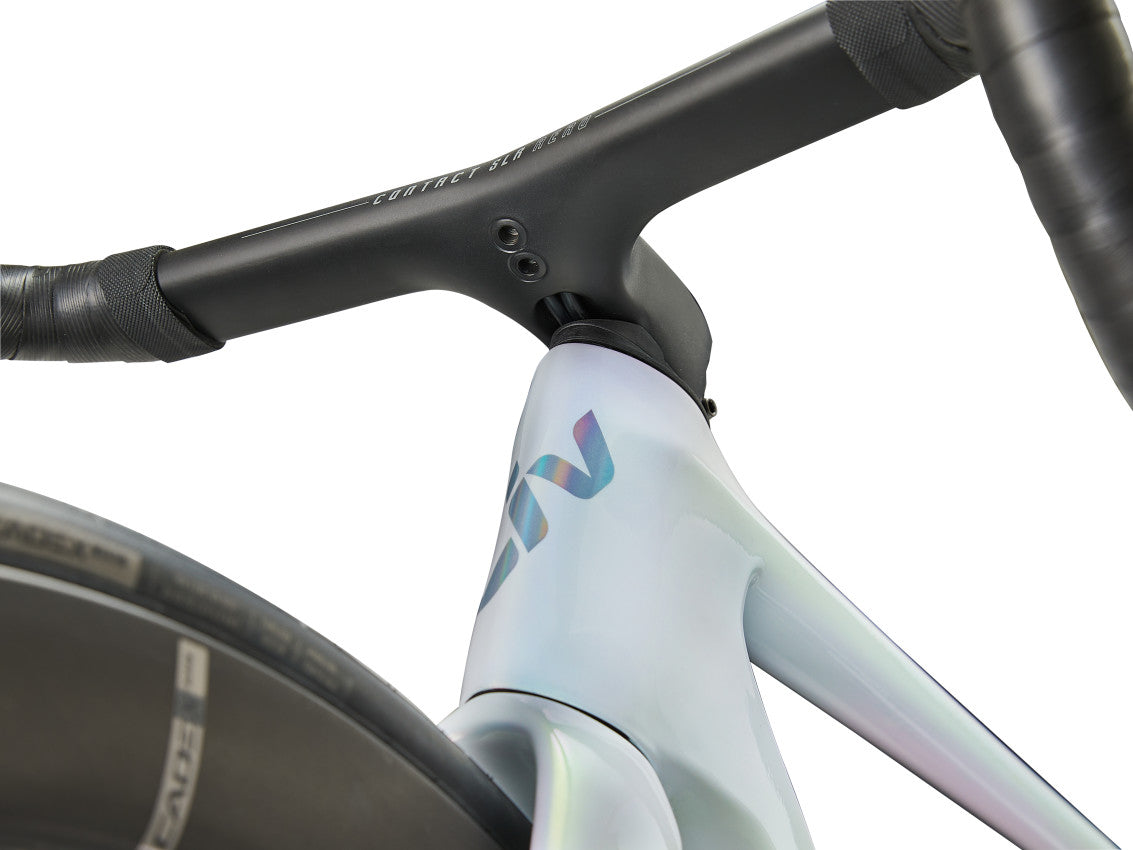 Image 11 of 12 - MY27EnviLivAdvancedSL0-Red_ColorAPrismPearl-D-9