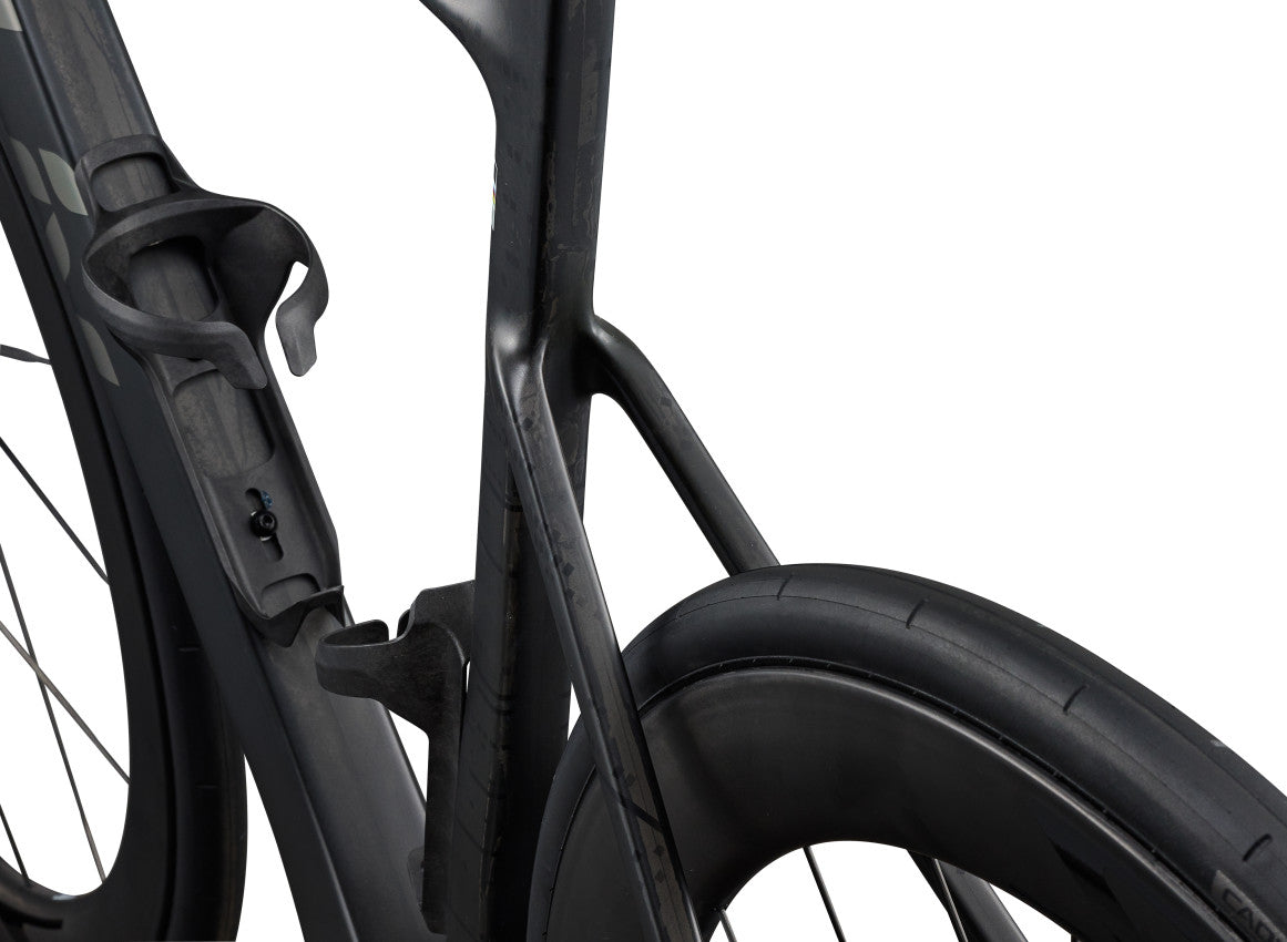 Image 4 of 6 - MY27EnviLivAdvancedSL1_ColorARawCarbon-D2